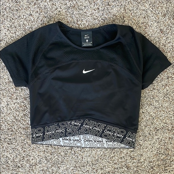 Nike Women's Black Crop Top - Picture 1 of 3
